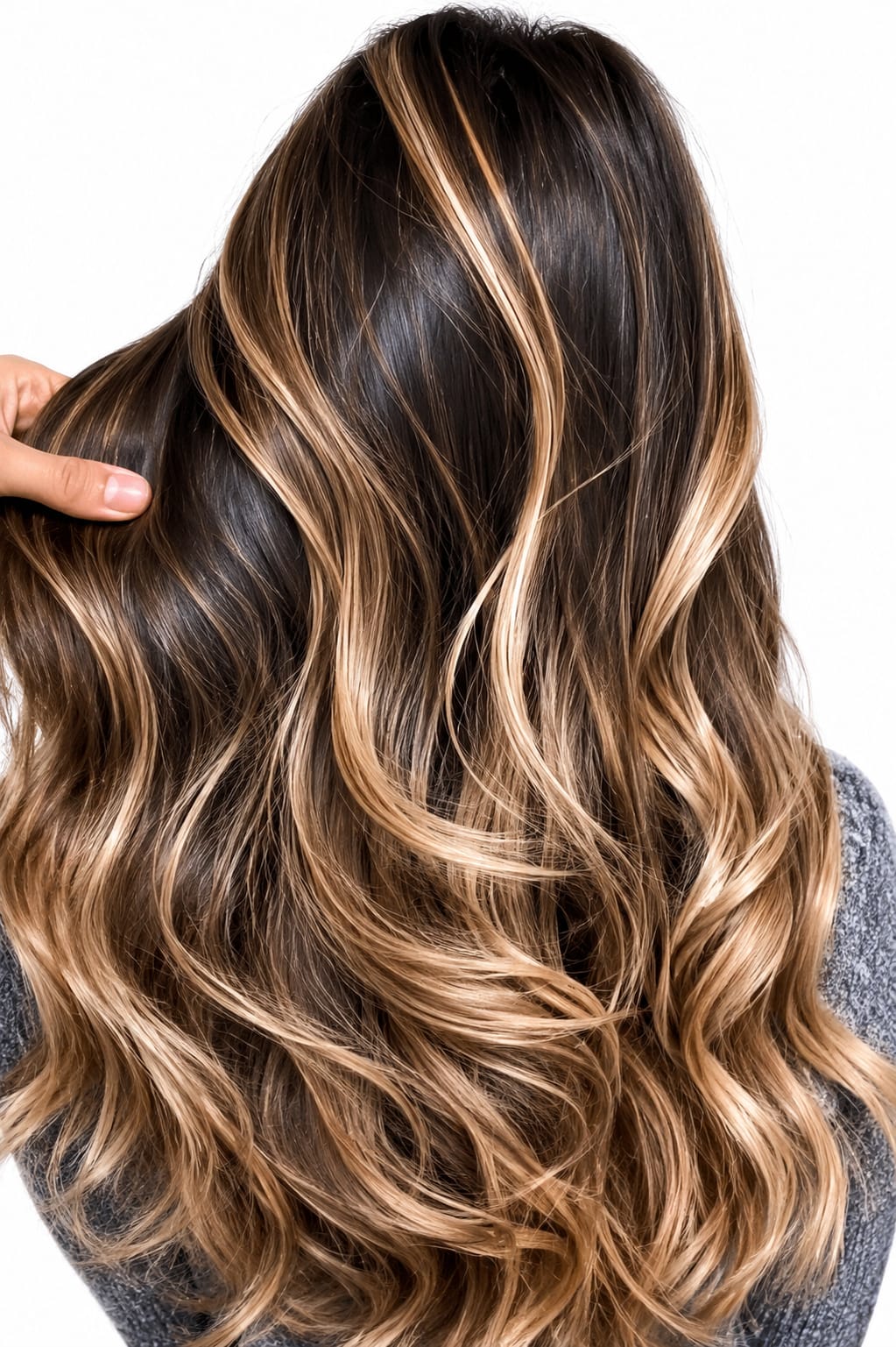 Balayage caramelo em cabelo comprido ondulado