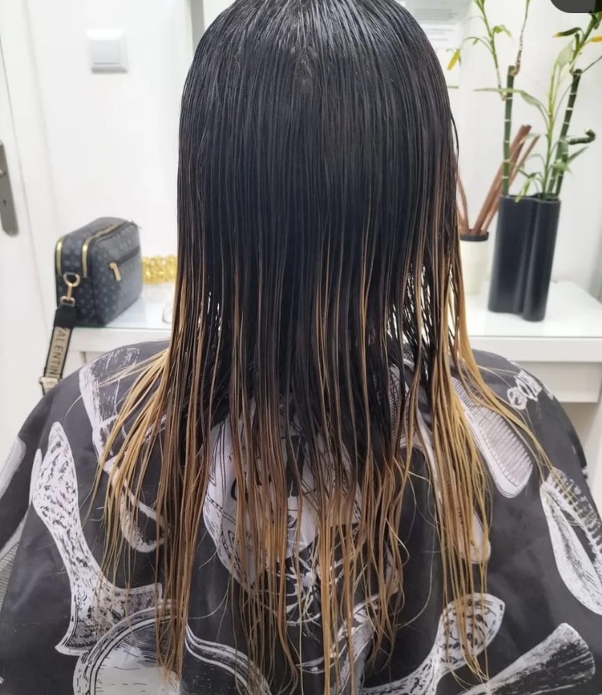 Coloração e madeixas em cabelo longo
